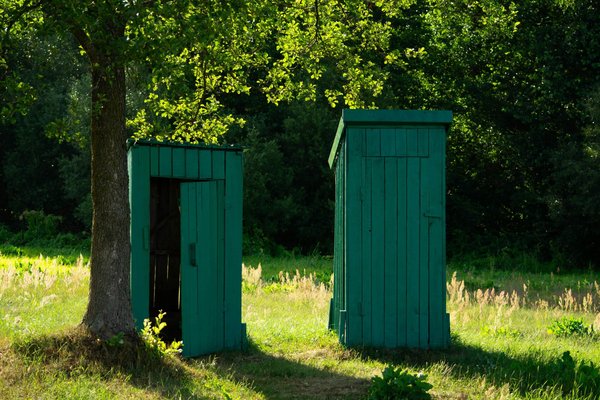 How to Craft a DIY Composting Toilet for a Rural Cabin?