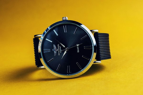How to Opt for the Right Watch Design to Pair with a Power Suit?