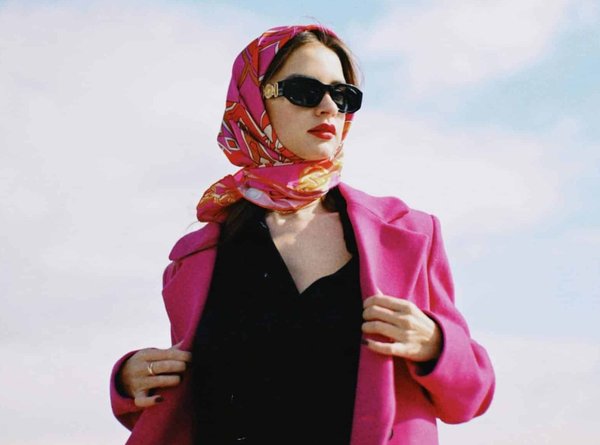 How Can You Style a Cashmere Shawl for a Cozy Yet Polished Meeting Look?